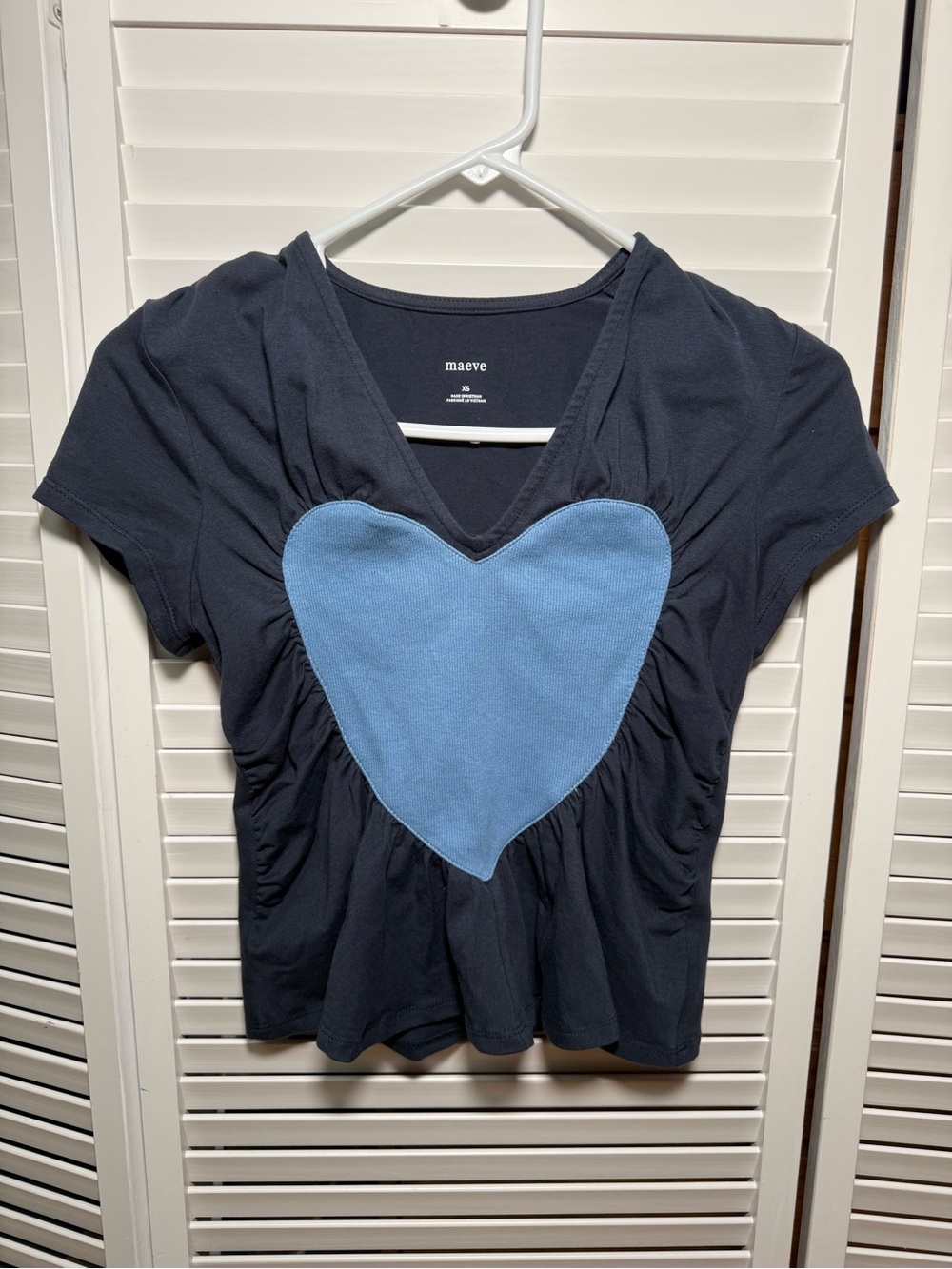 NWT Maeve Anthropologie Heart Embellished V-Neck Tee Wedgewood Blue Women XS